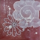 La peinture d'une fleur blanche sur un fond rouge taille 30x30.QR9. QR9